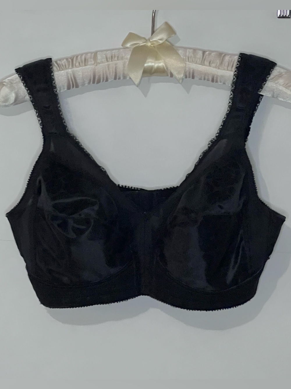 VTG  Playtex 18-hour Bra 4693 Black Lace & Satin Comfort Strap Wireless Size 36C